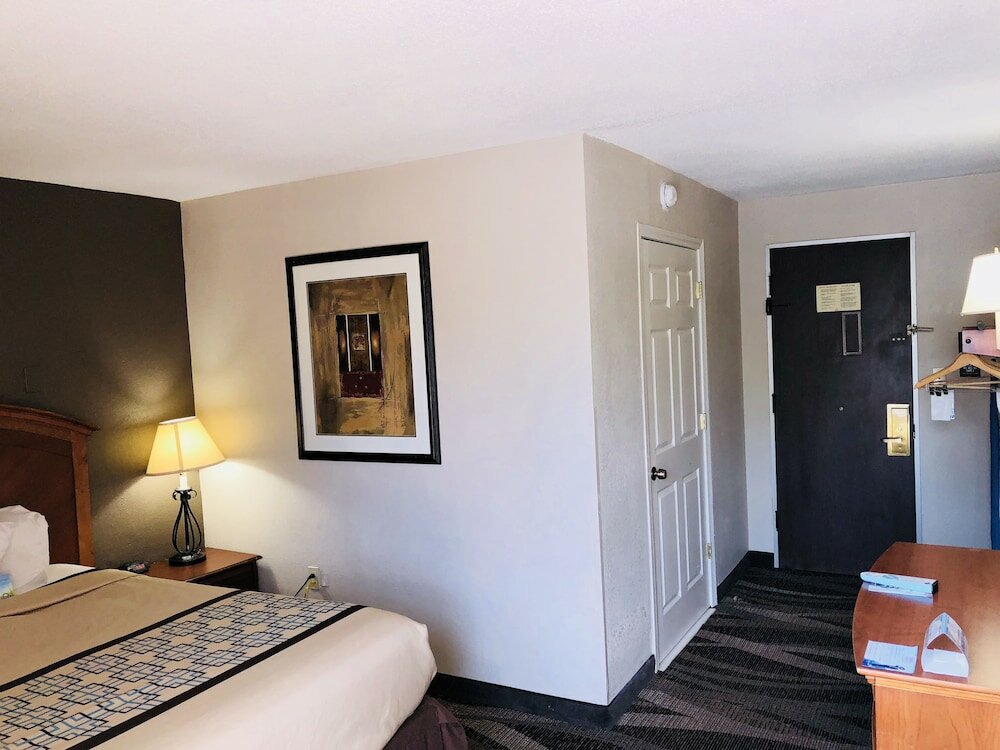 Фото Days Inn by Wyndham Charlotte/Woodlawn Near Carowinds