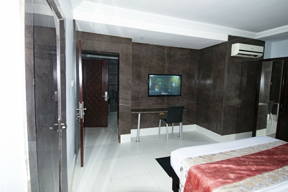 Фото Newland Luxury Apartments