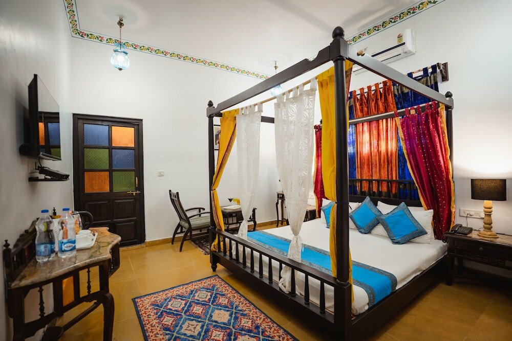 Фото The Golden House