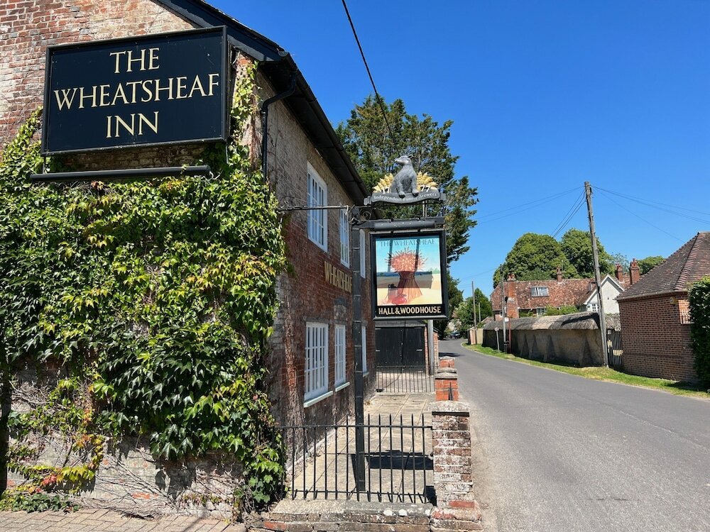 Фото Stonehenge Cottages