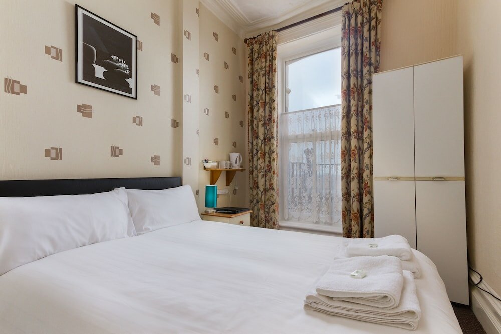 Фото The Maples Hotel