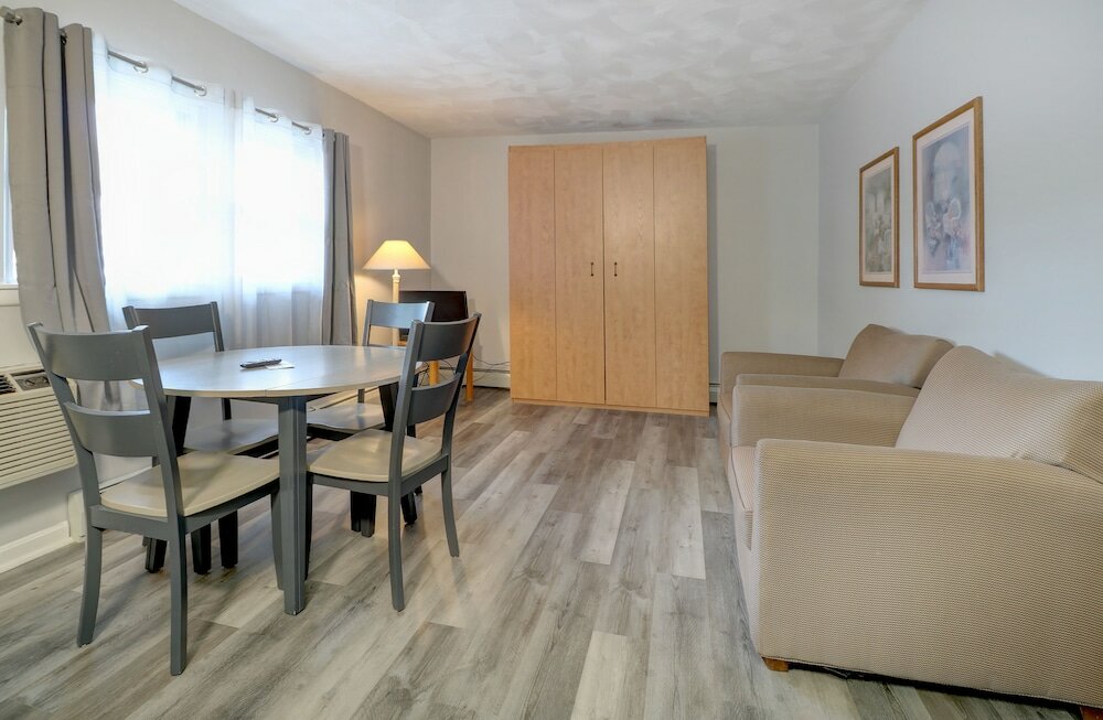 Фото Hamilton Village Inn