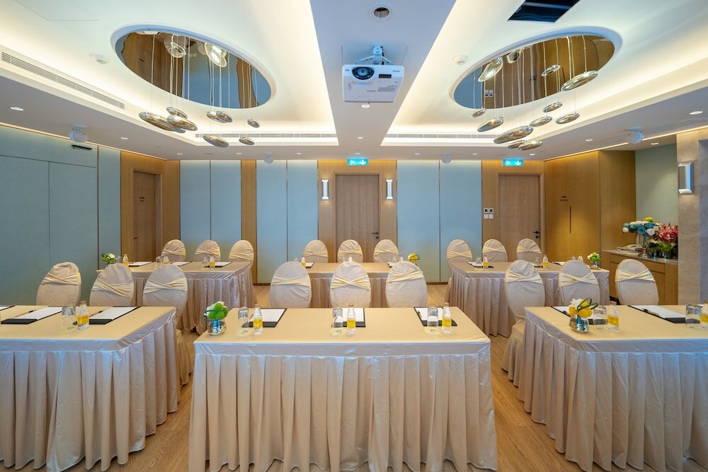 Фото Grand Dragon Hotel