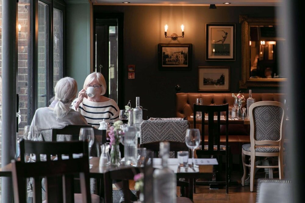 Фото The Rose & Crown Wimbledon