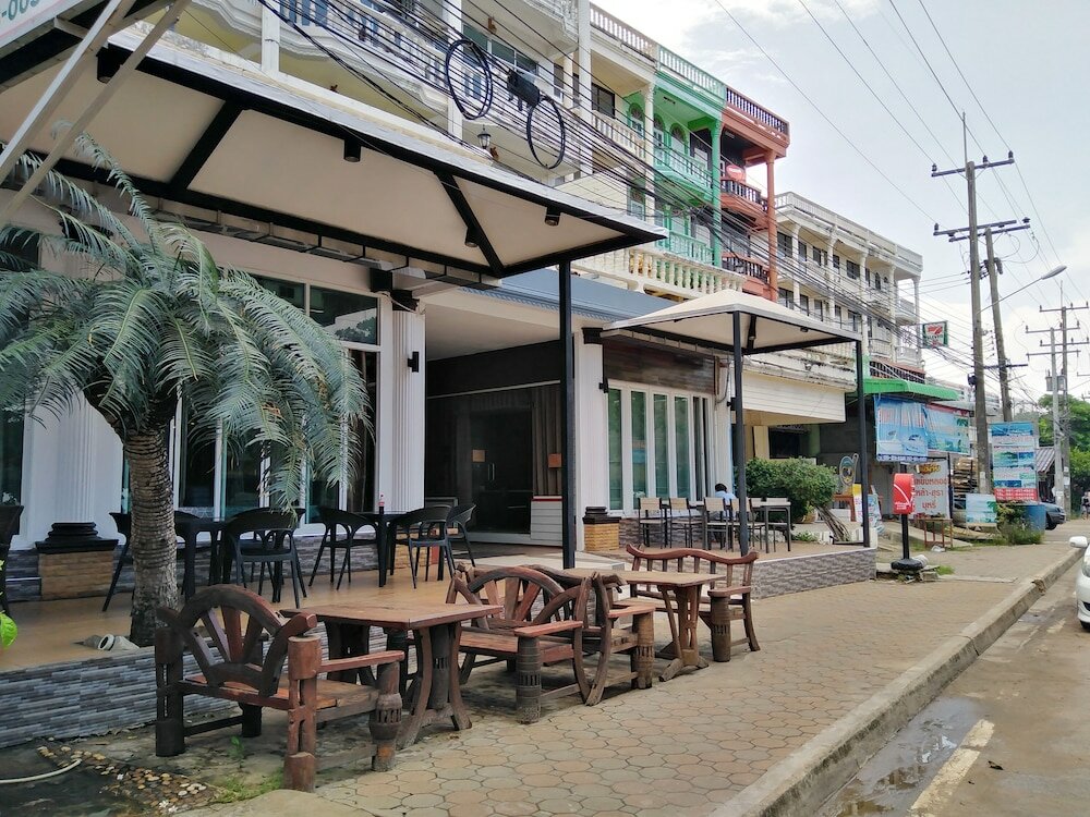 Фото Pimpimarn Beach Hotel