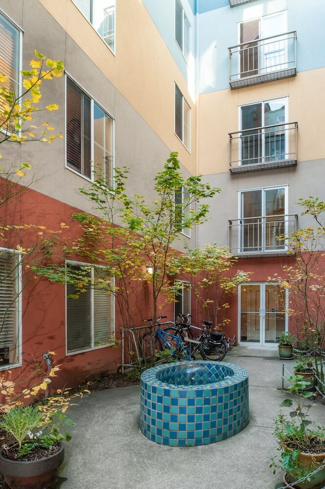 Фото The Belltown Inn