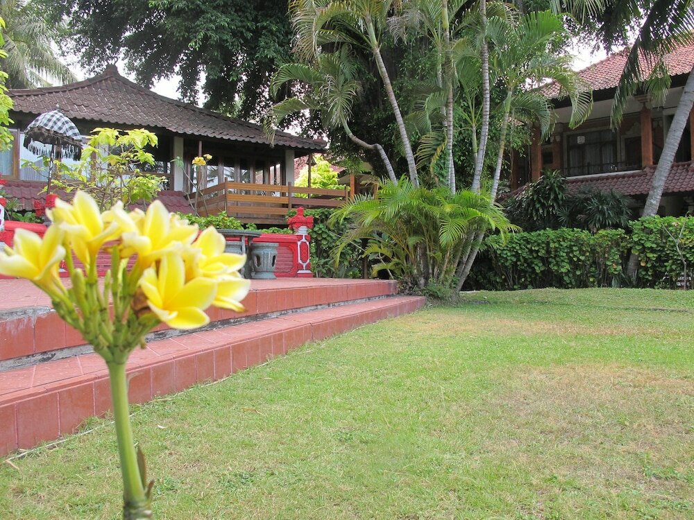 Фото Puri Naga Beachfront Cottages