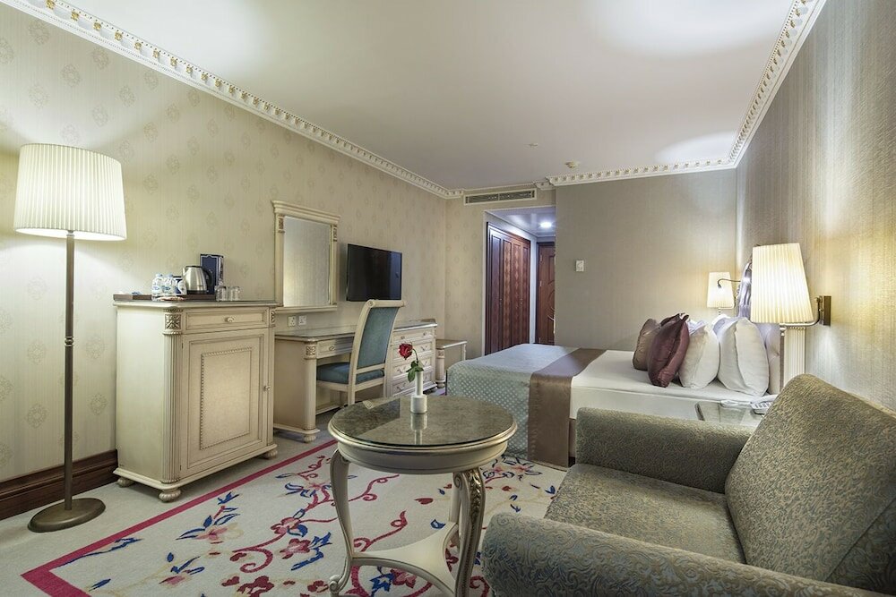 Фото Merit Crystal Cove Hotel