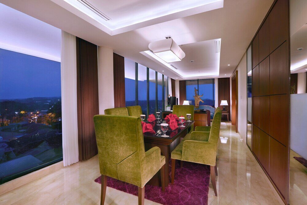 Фото Отель Aston Bojonegoro City Hotel