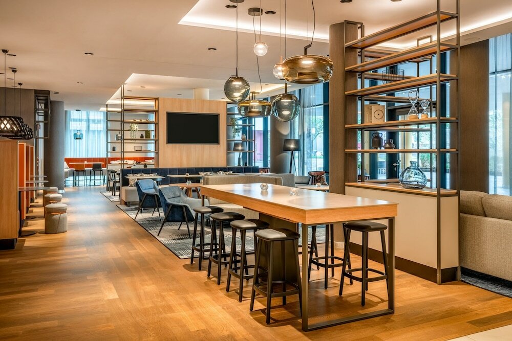 Фото Courtyard by Marriott Cologne