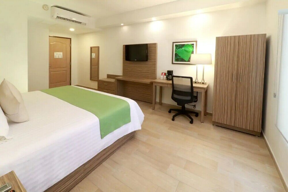 Фото Wyndham Garden Monterrey Valle Real