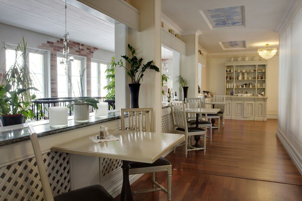 Фото Park Hotel Linköpings Fawlty Towers