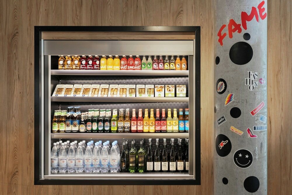 Фото Moxy Duesseldorf City