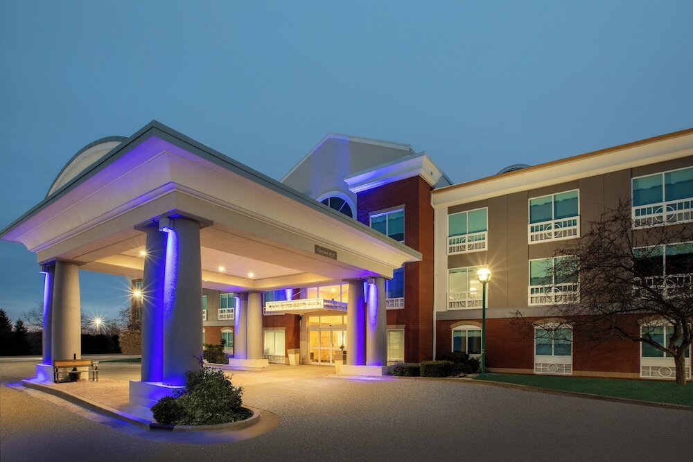 Фото Holiday Inn Express Hotel & Suites Grand Rapids-North, an Ihg Hotel