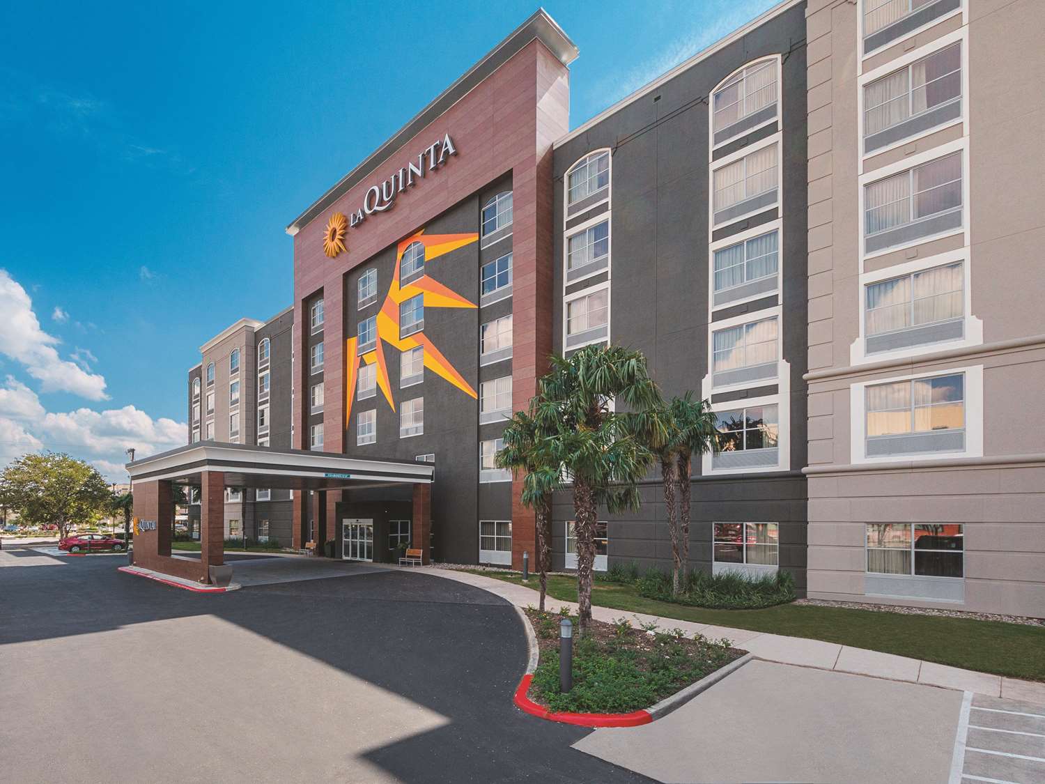 Фото La Quinta Inn & Suites by Wyndham San Antonio Downtown