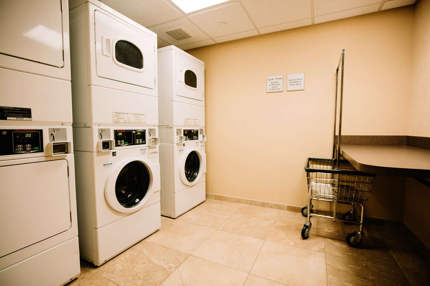 Фото Hampton Inn & Suites Minot Airport, Nd