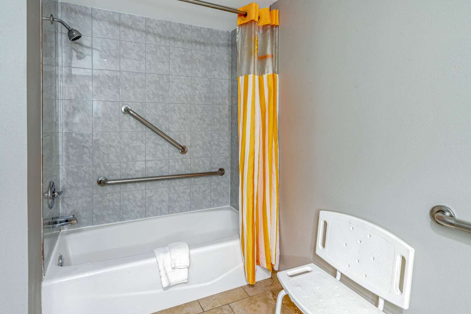 Фото La Quinta Inn & Suites by Wyndham Dallas I-35 Walnut Hill Ln