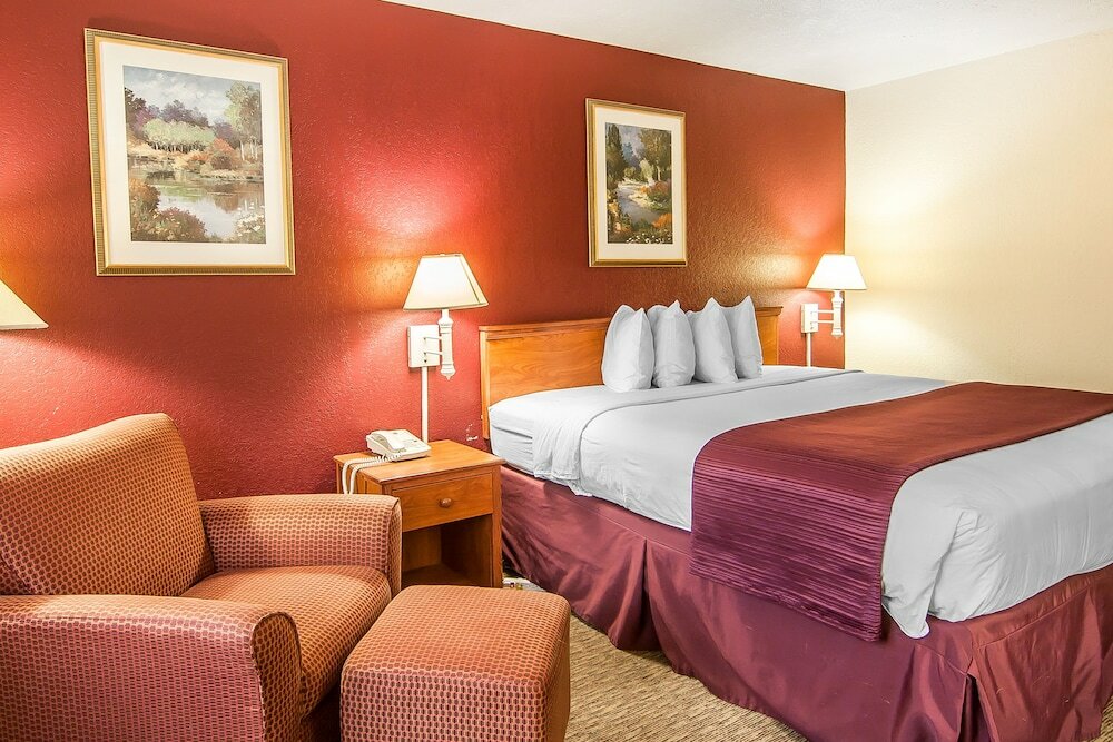 Фото Quality Inn Downtown Convention Center