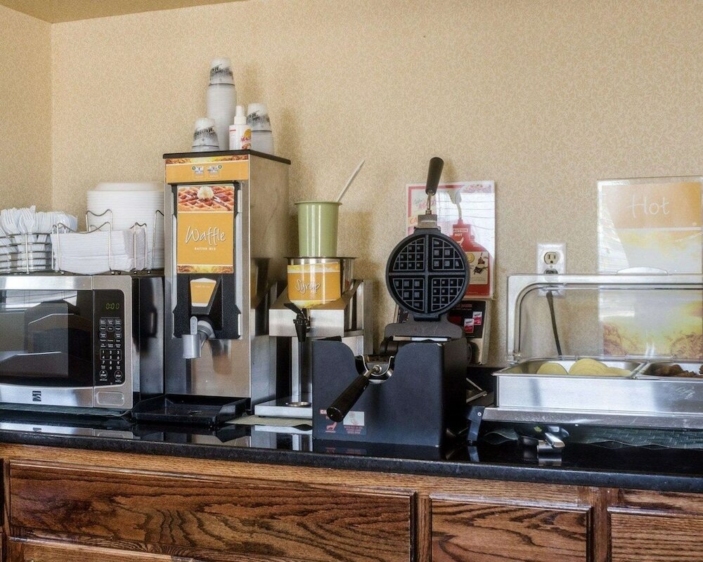 Фото Quality Inn I-70 at Wanamaker