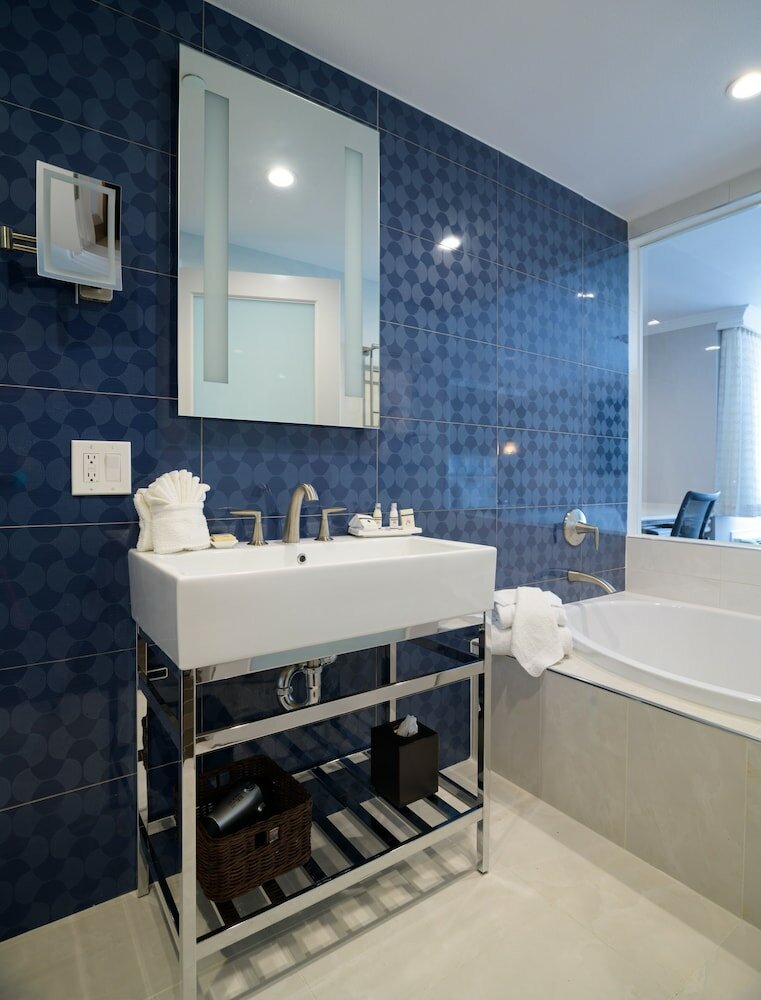 Фото Woodcrest Hotel