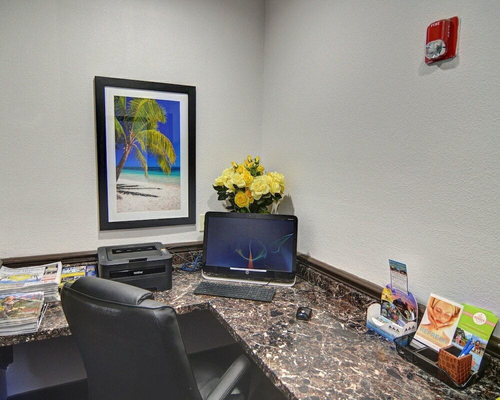 Фото Comfort Inn & Suites Beachfront