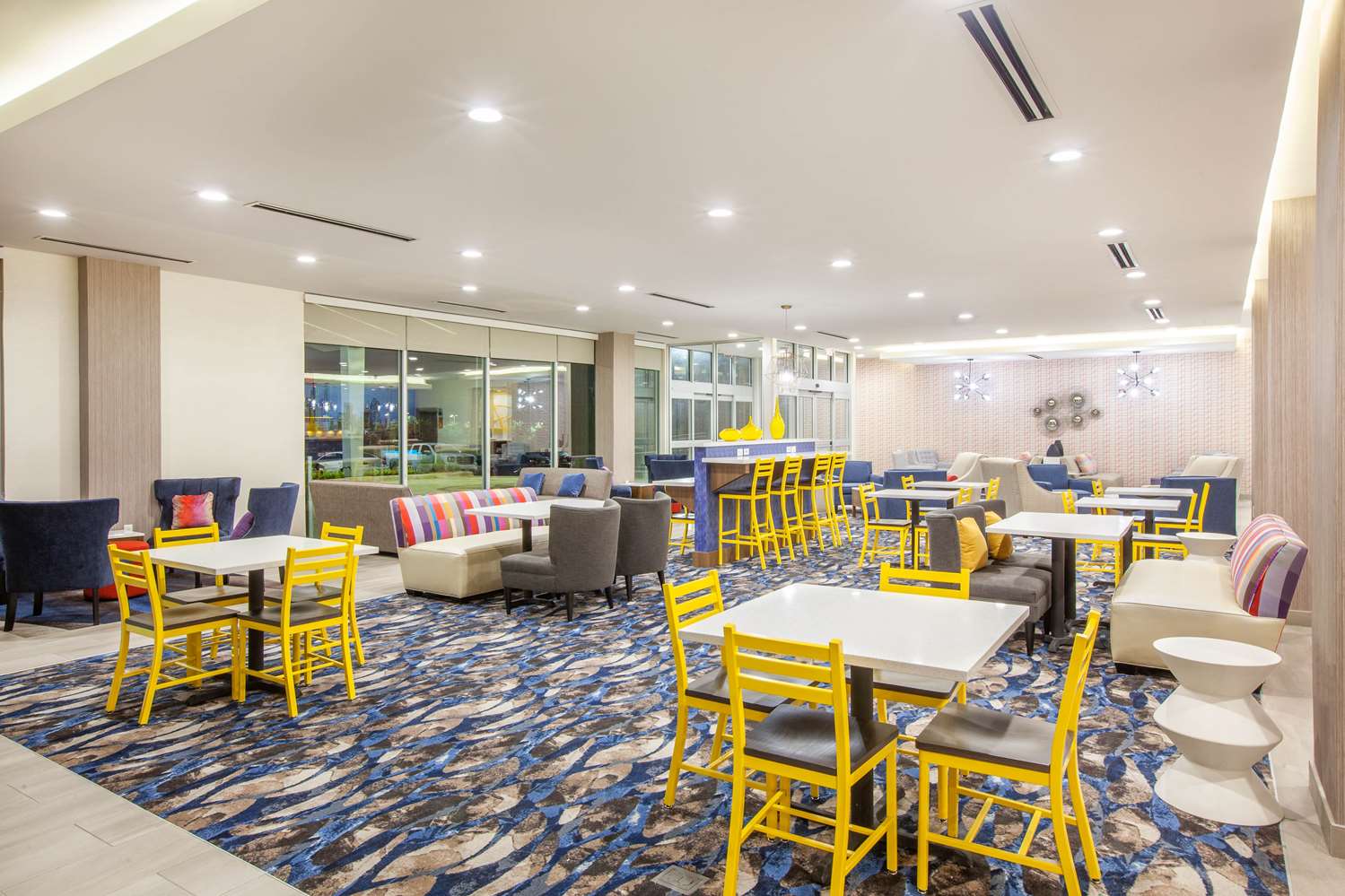 Фото La Quinta Inn & Suites by Wyndham Dallas Duncanville