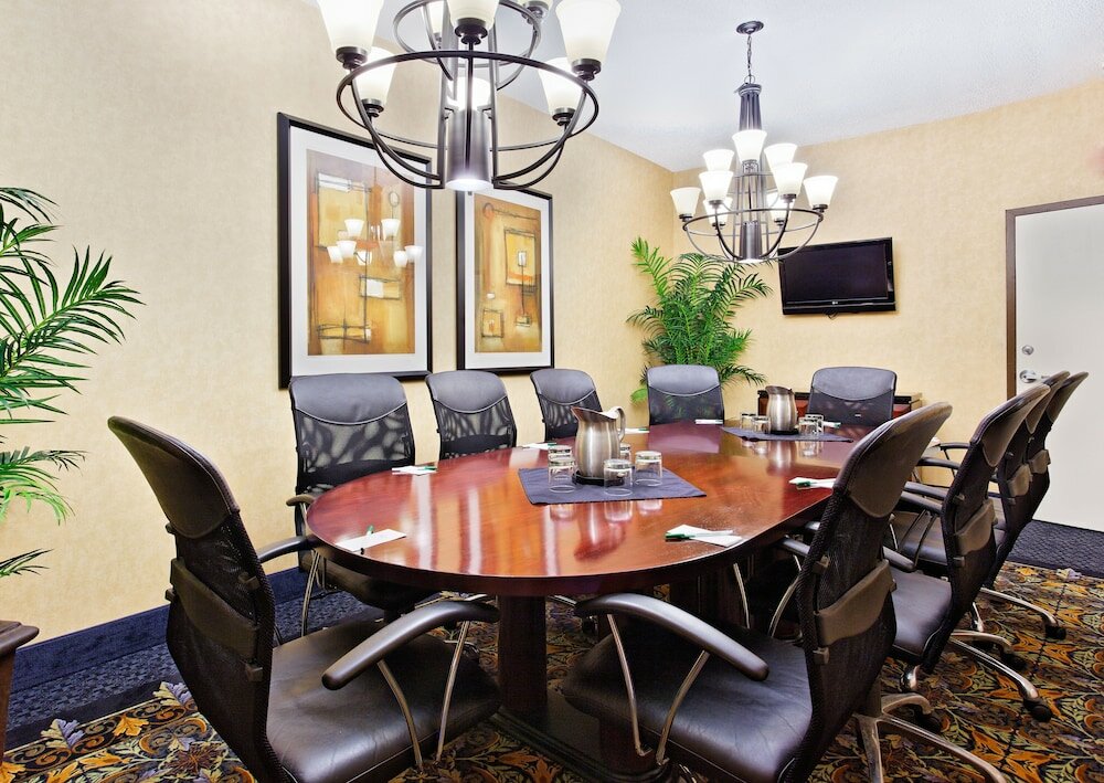 Фото Holiday Inn Dallas Market Center, an Ihg Hotel