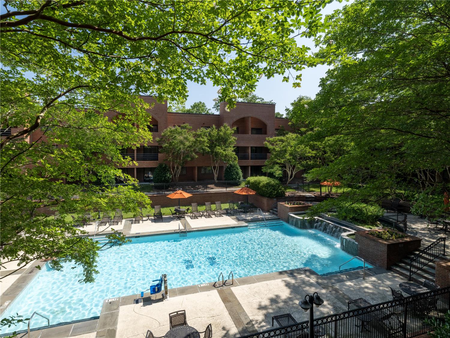 Фото DoubleTree Suites by Hilton Hotel Charlotte - SouthPark