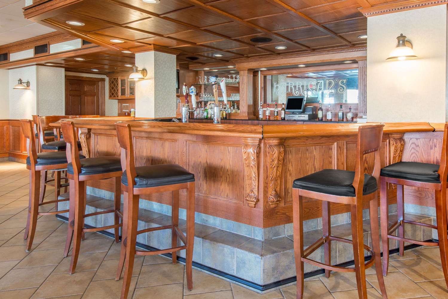 Фото Ramada by Wyndham Cumberland Downtown