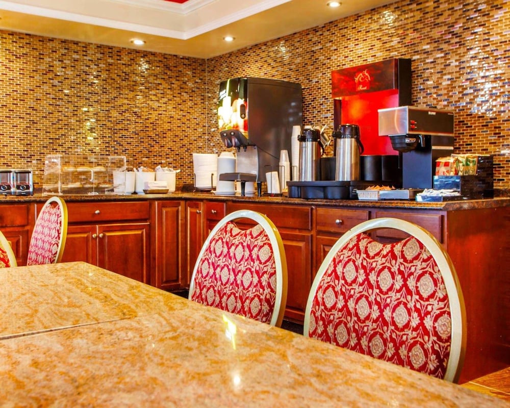 Фото Rodeway Inn Meadowlands