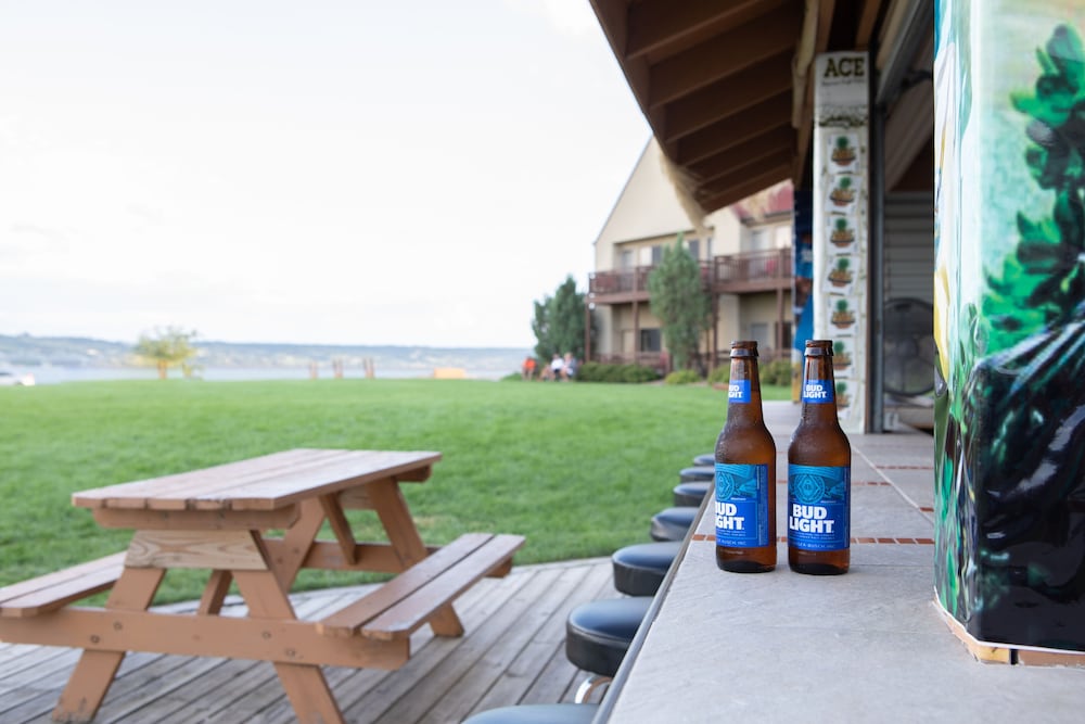 Фото Arrowwood Resort at Cedar Shore