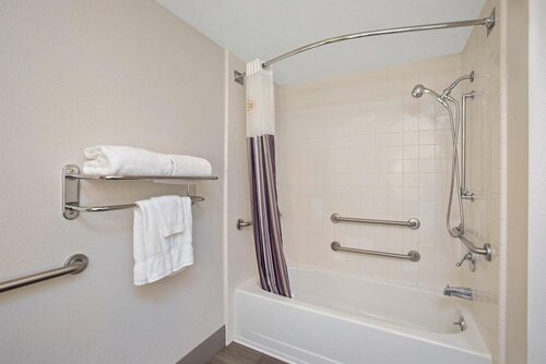 Гостиница La Quinta Inn & Suites by Wyndham Rancho Cordova Sacramento в Ранчо Кордове
