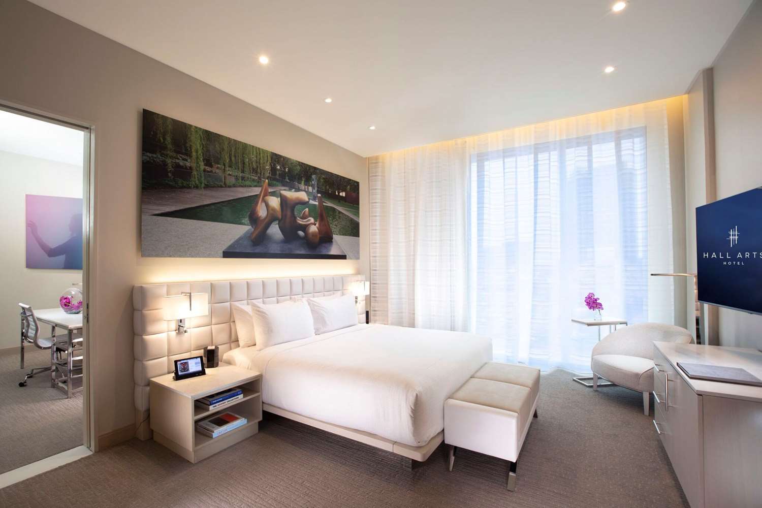 Фото Hall Arts Hotel Dallas, Curio Collection by Hilton