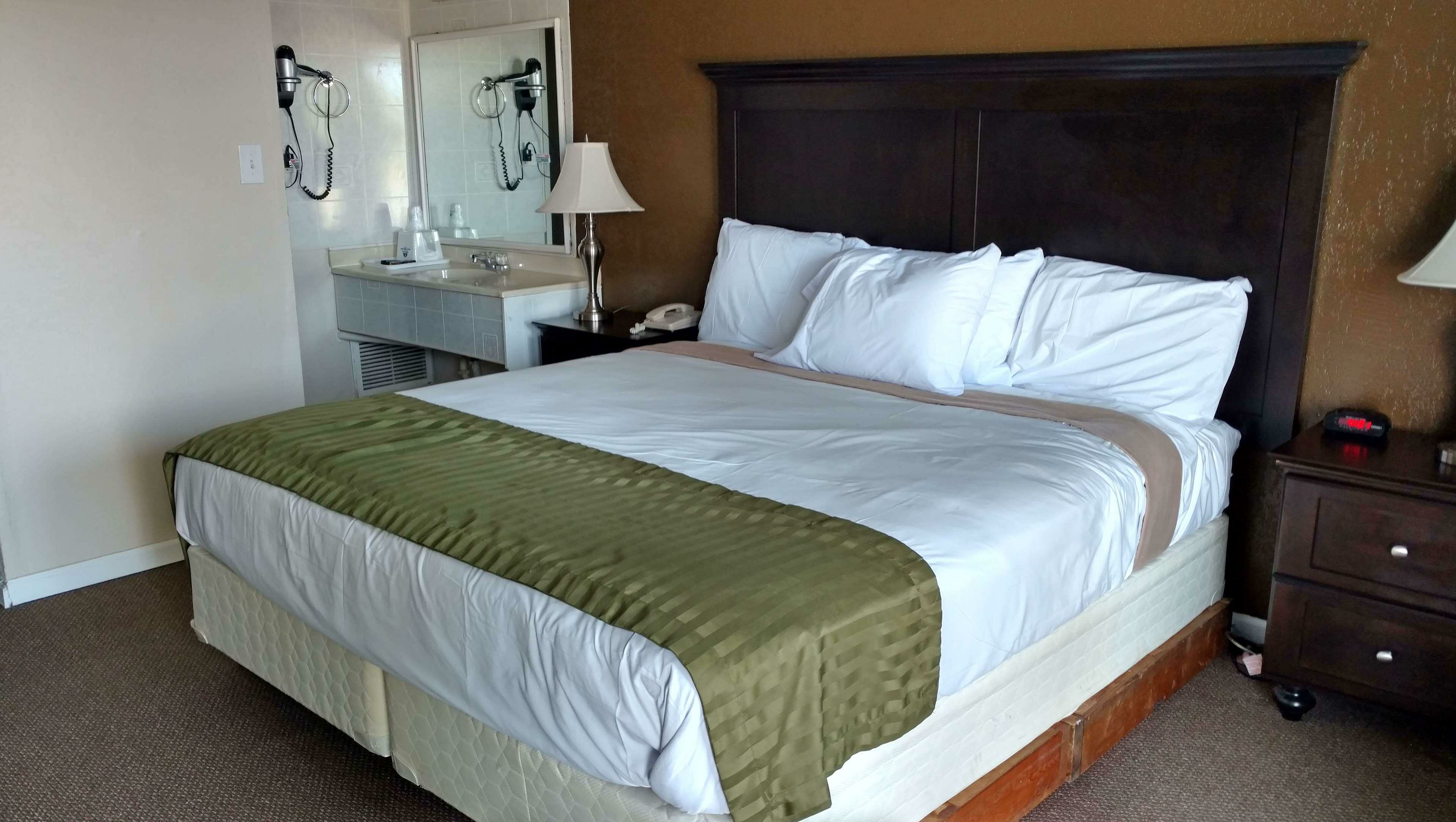 Фото Americas Best Value Inn & Suites Kansas City