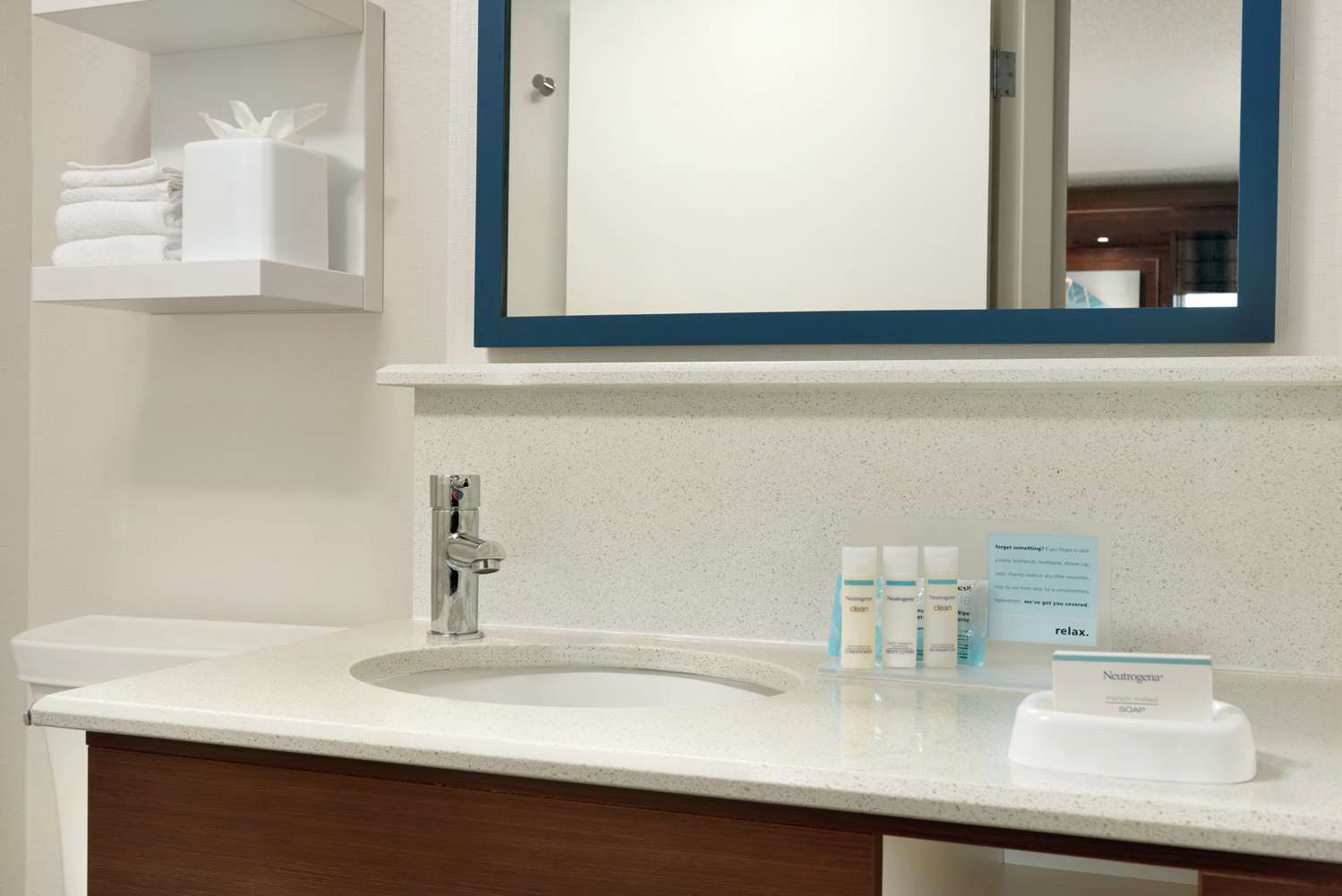 Фото Hampton Inn West Des Moines Lake Drive