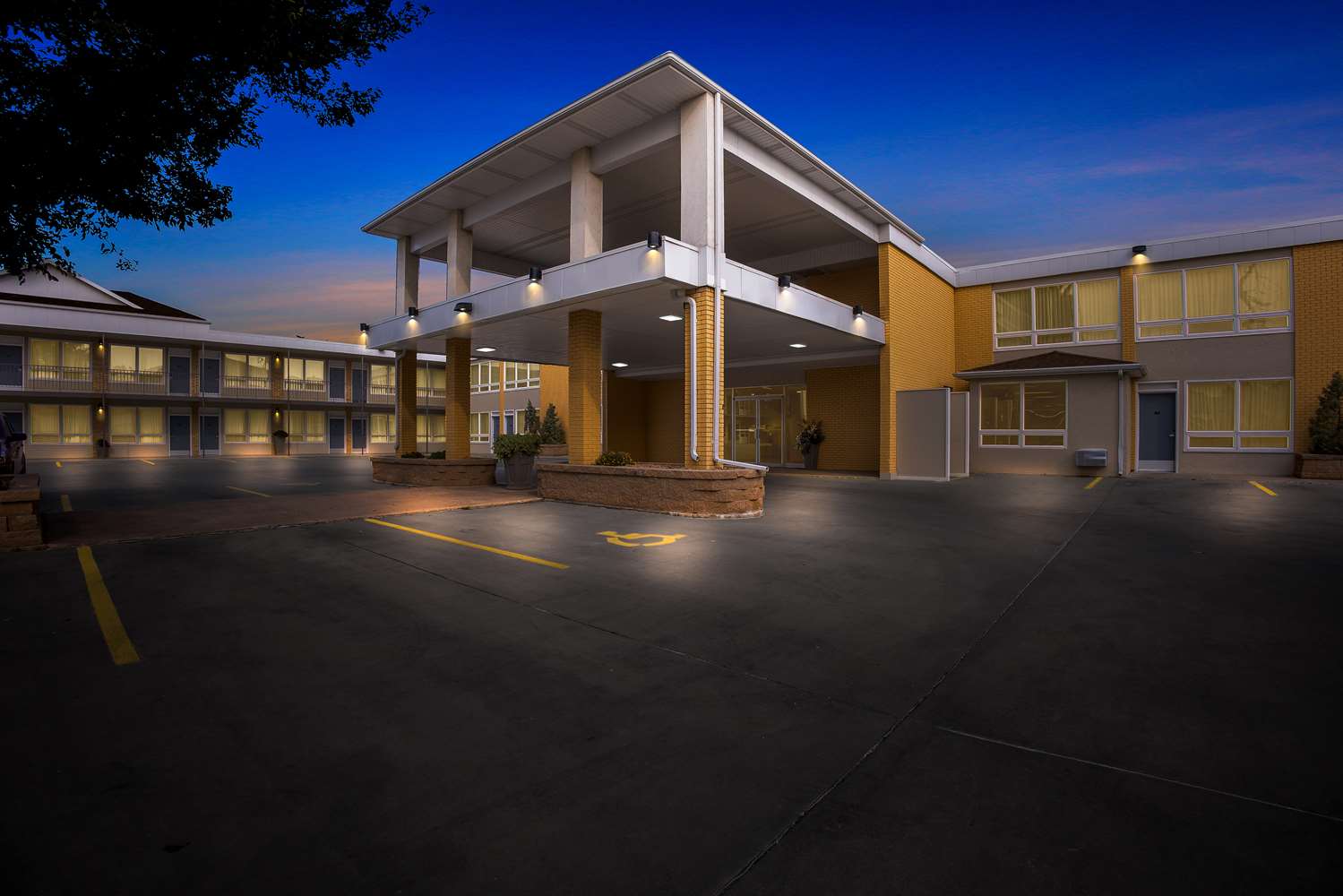 Фото Best Western Lee's Motor Inn