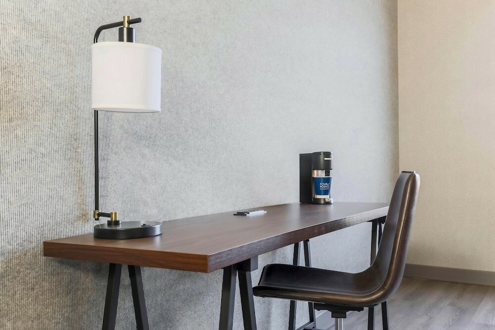 Фото Four Points by Sheraton Ontario-Rancho Cucamonga