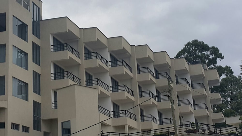 Фото The Alps Hotel