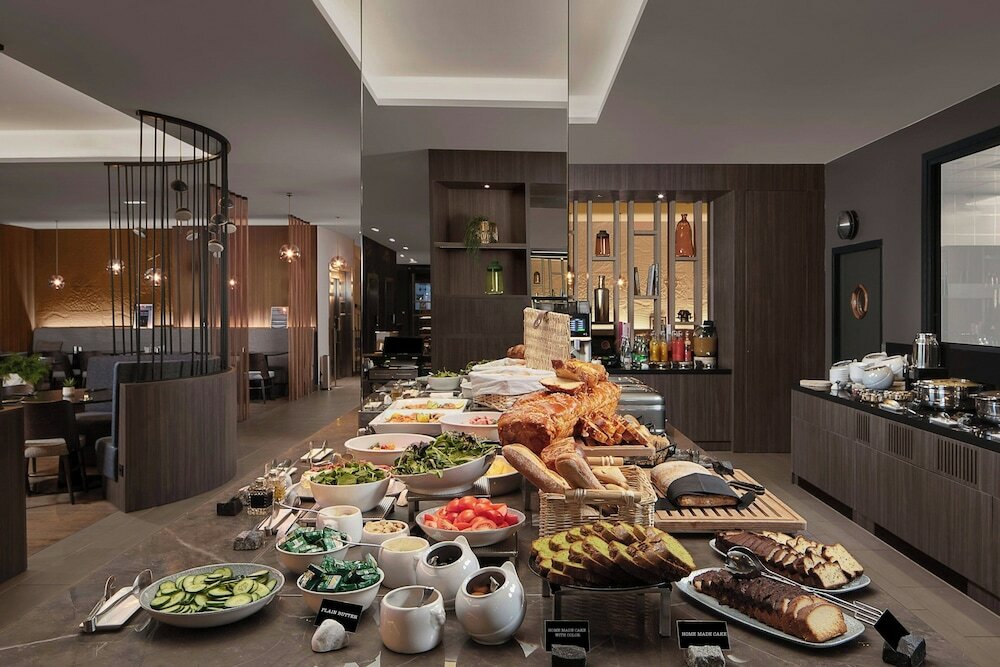 Фото Courtyard by Marriott Paris Porte de Versailles