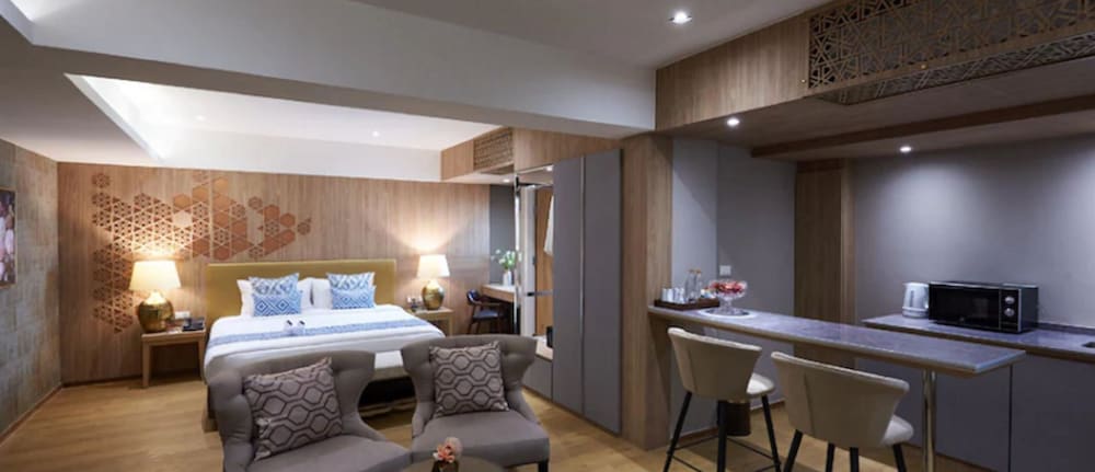 Фото Almas Hotel Bangkok