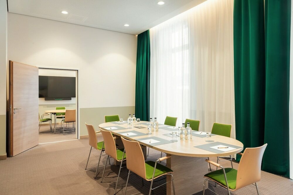 Фото IntercityHotel Lübeck