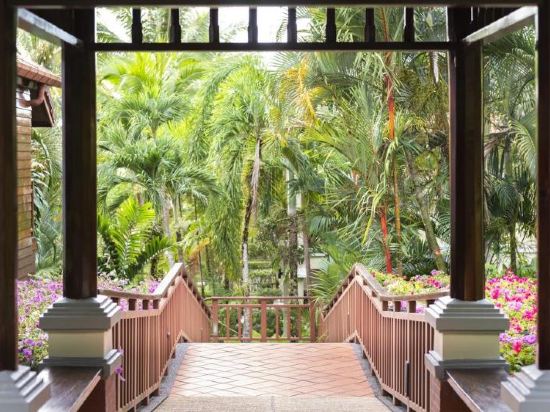 Фото Khao Lak Bayfront Resort