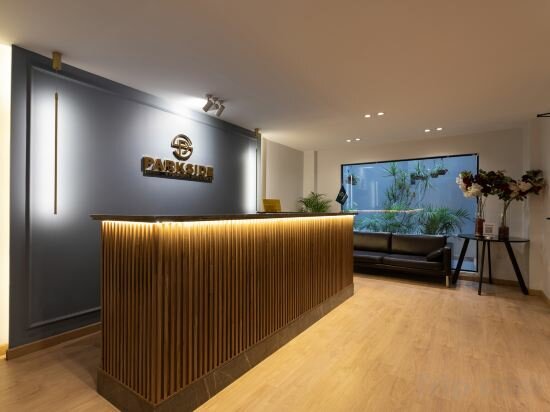 Фото Parkside Boutique Furnished Apartments