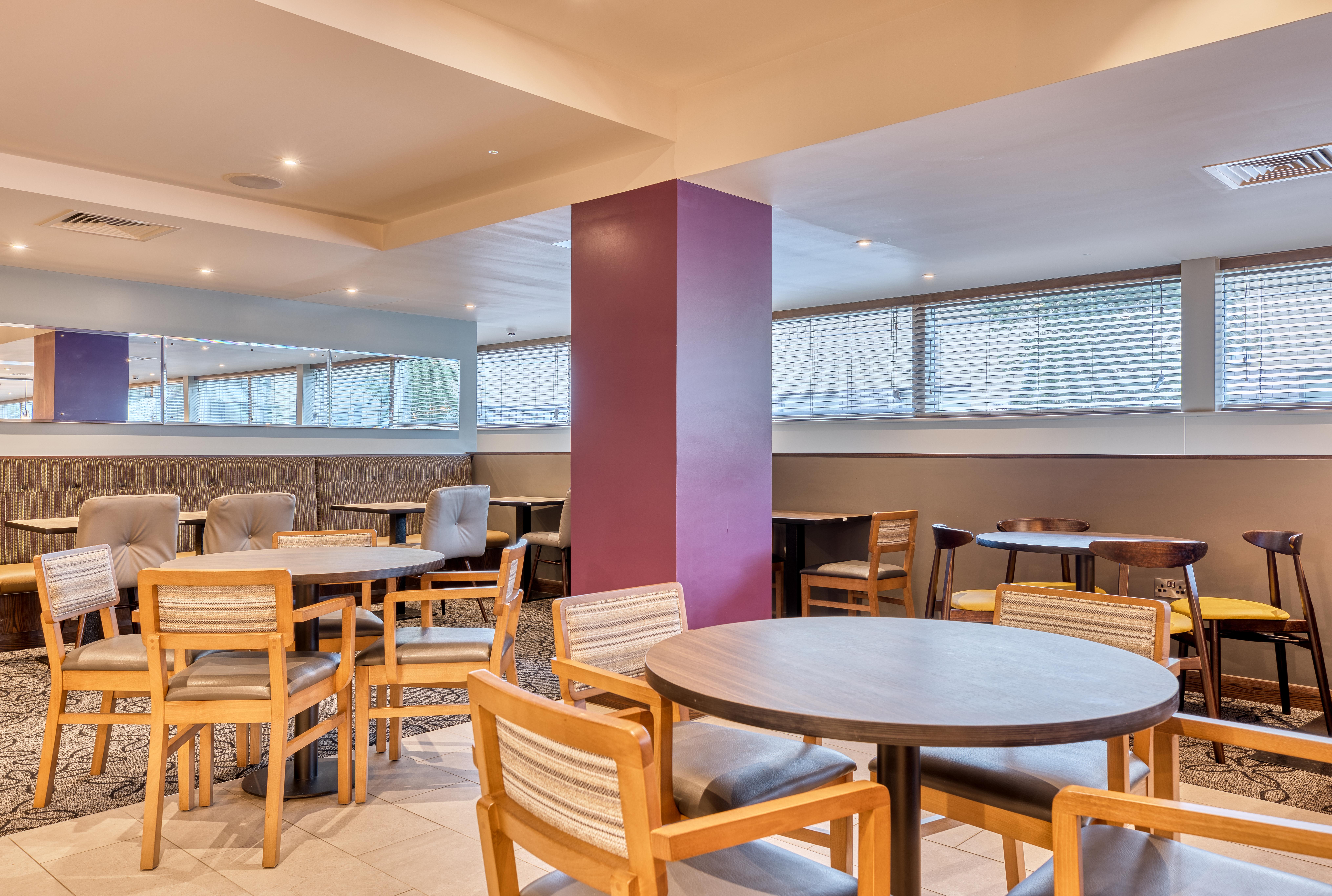 Фото Premier Inn Oxford Botley