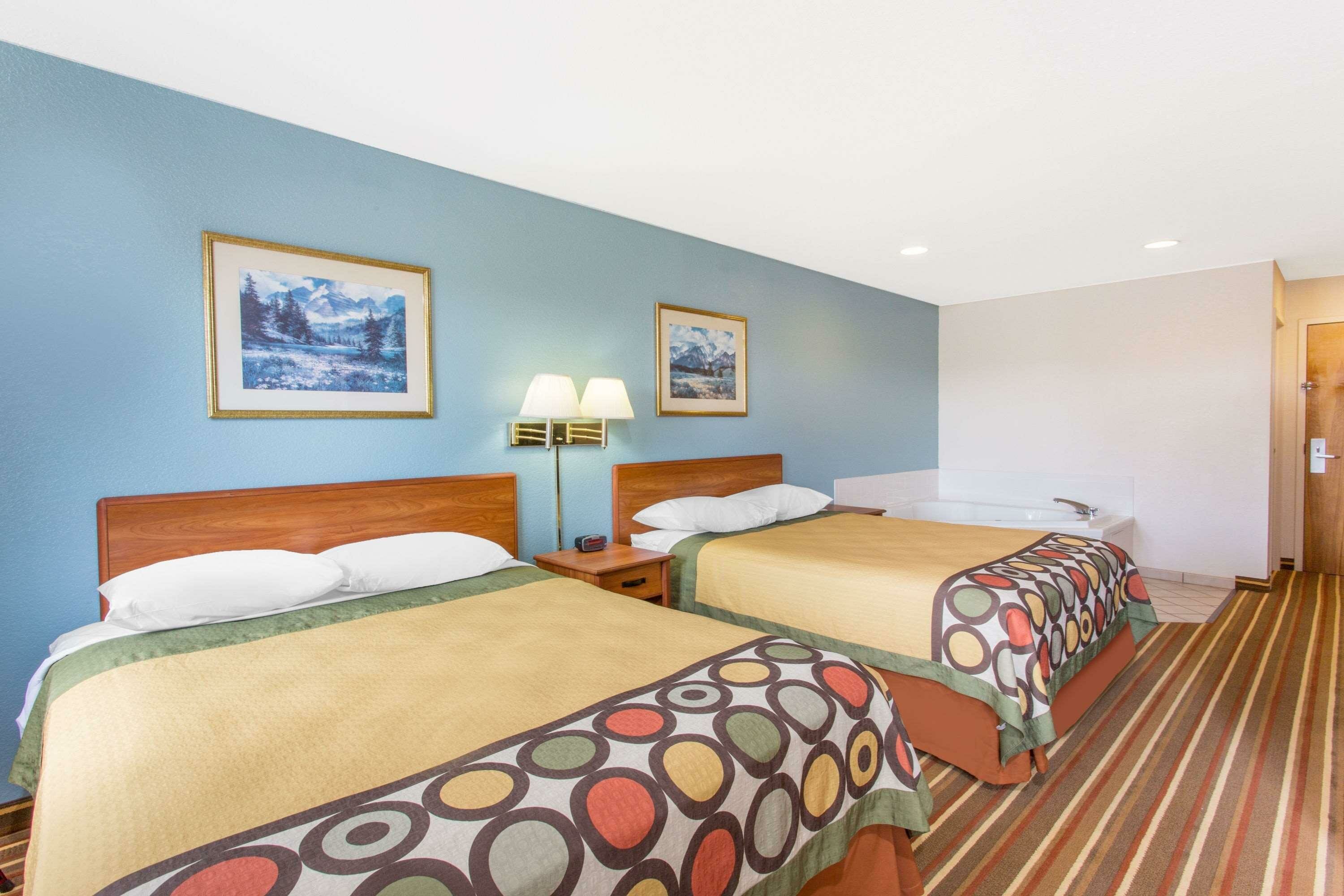 Фото Super 8 by Wyndham Bedford