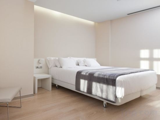 Фото Nh Castellón Mindoro Hotel