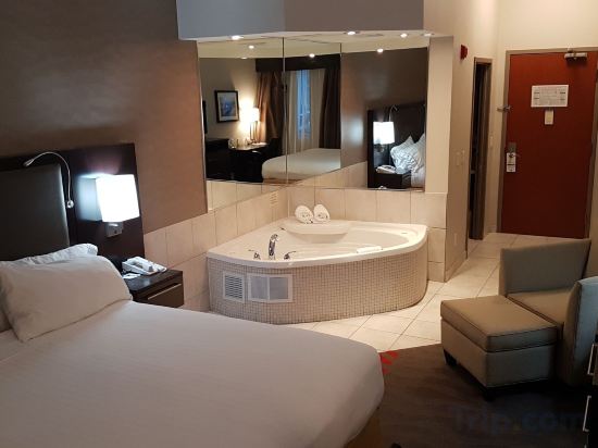 Фото Holiday Inn Express Hotel & Suites Barrie, an Ihg Hotel