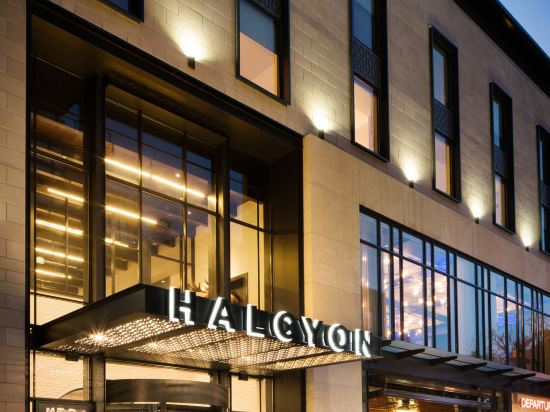 Фото Halcyon - a hotel in Cherry Creek