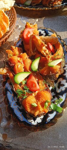 Uzoq chotkada otiradi