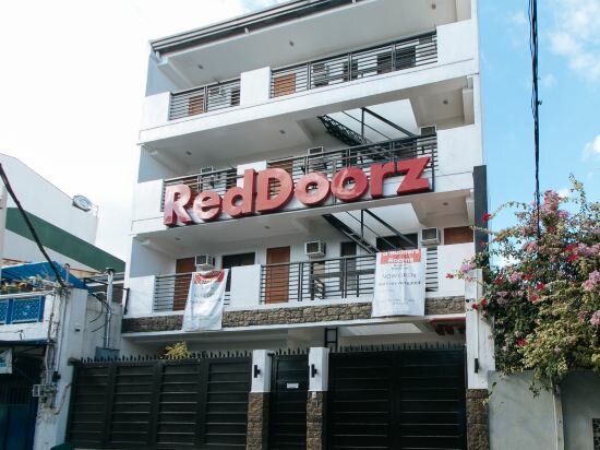 Фото RedDoorz @ DBuilders Rooms Bangkal Makati